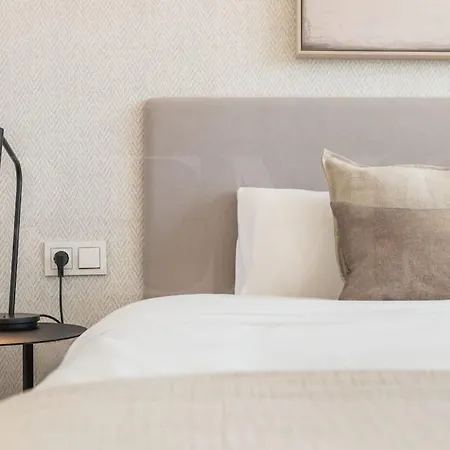 22nd Floor Modern Urban Sky With Parking & Gym By Rems Malaga