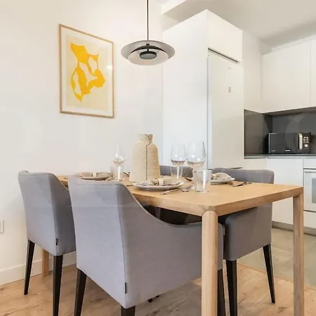 22nd Floor Modern Urban Sky With Parking & Gym By Rems Apartment Malaga