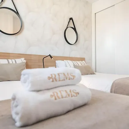 Apartment 22nd Floor Modern Urban Sky With Parking & Gym By Rems