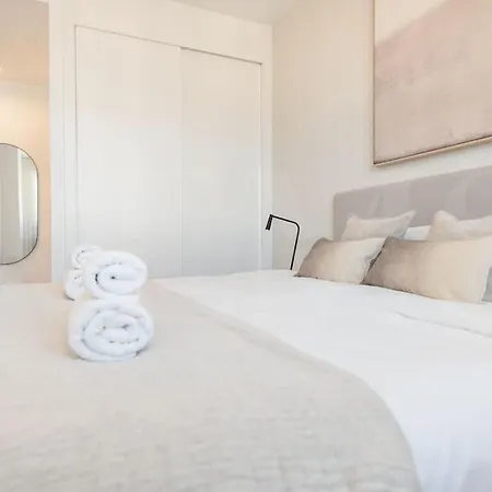 22nd Floor Modern Urban Sky With Parking & Gym By Rems Malaga