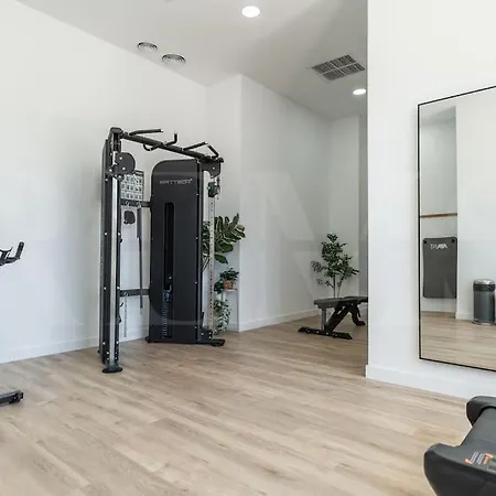 22nd Floor Modern Urban Sky With Parking & Gym By Rems