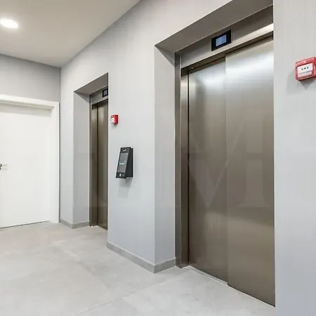 Apartment 22nd Floor Modern Urban Sky With Parking & Gym By Rems *
